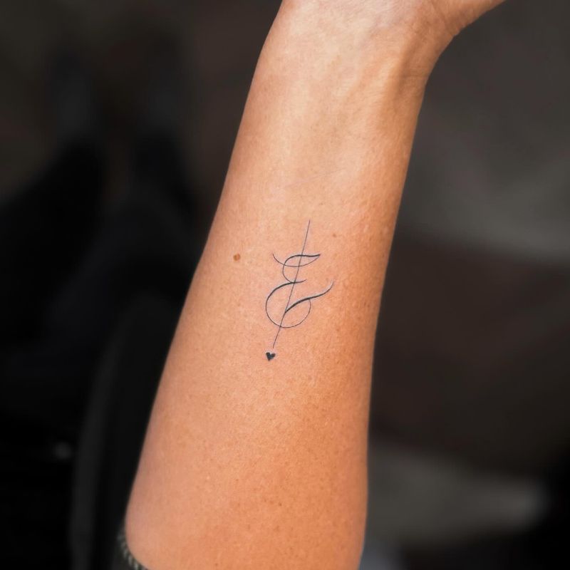 Fineline lettering kan super dun gezet worden. zoals hier een single needle tattoo