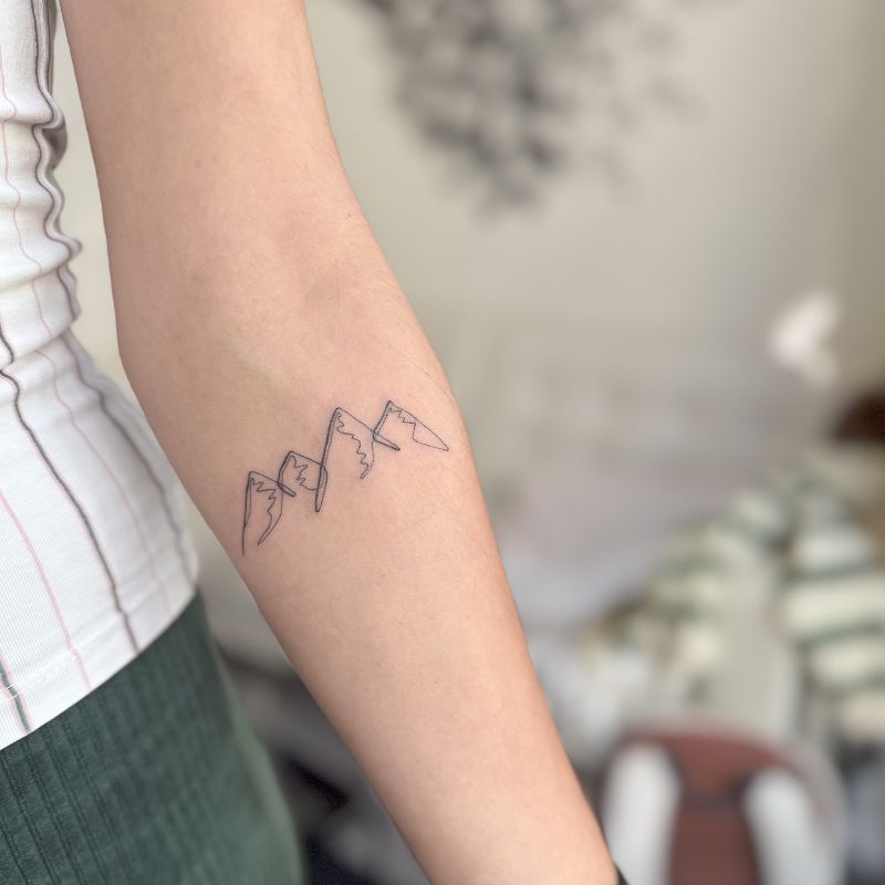 Fineline bergen minimalistsiche tattoo