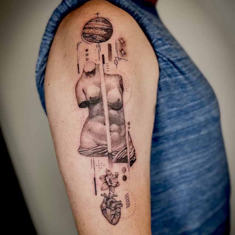 Conceptuele tattoo gemixt met micro realisme