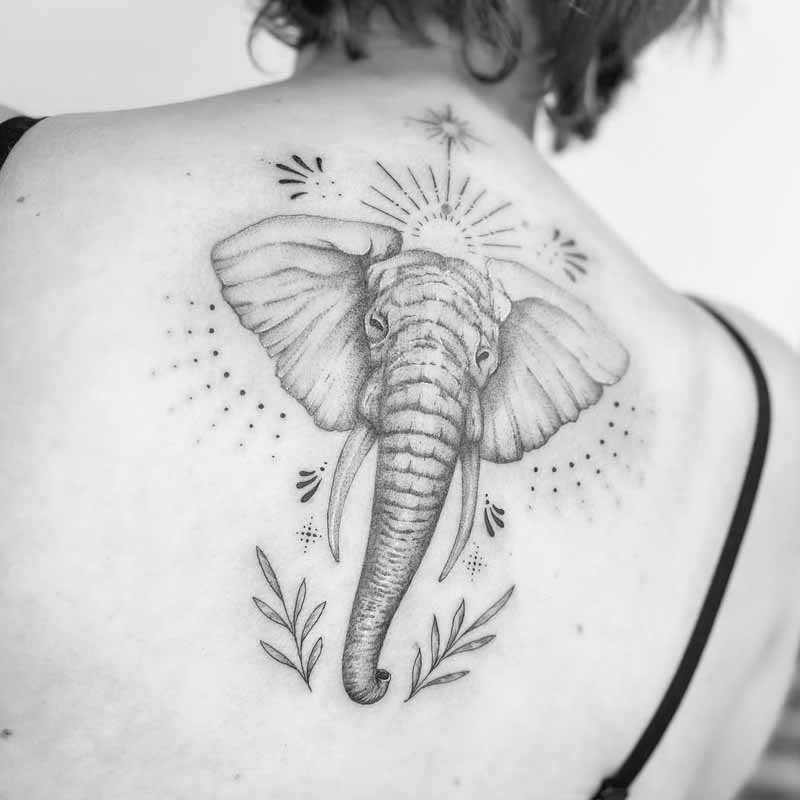 Olifant tattoo met ornamenten